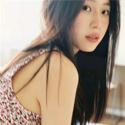 年轻女人